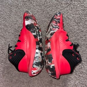 Youth Under Armour Sneakers Size 5Y